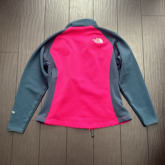 The North Face Women’s TKA Stretch pink & gray zipper jacket with 3 pockets EUC - Picture 3 of 4